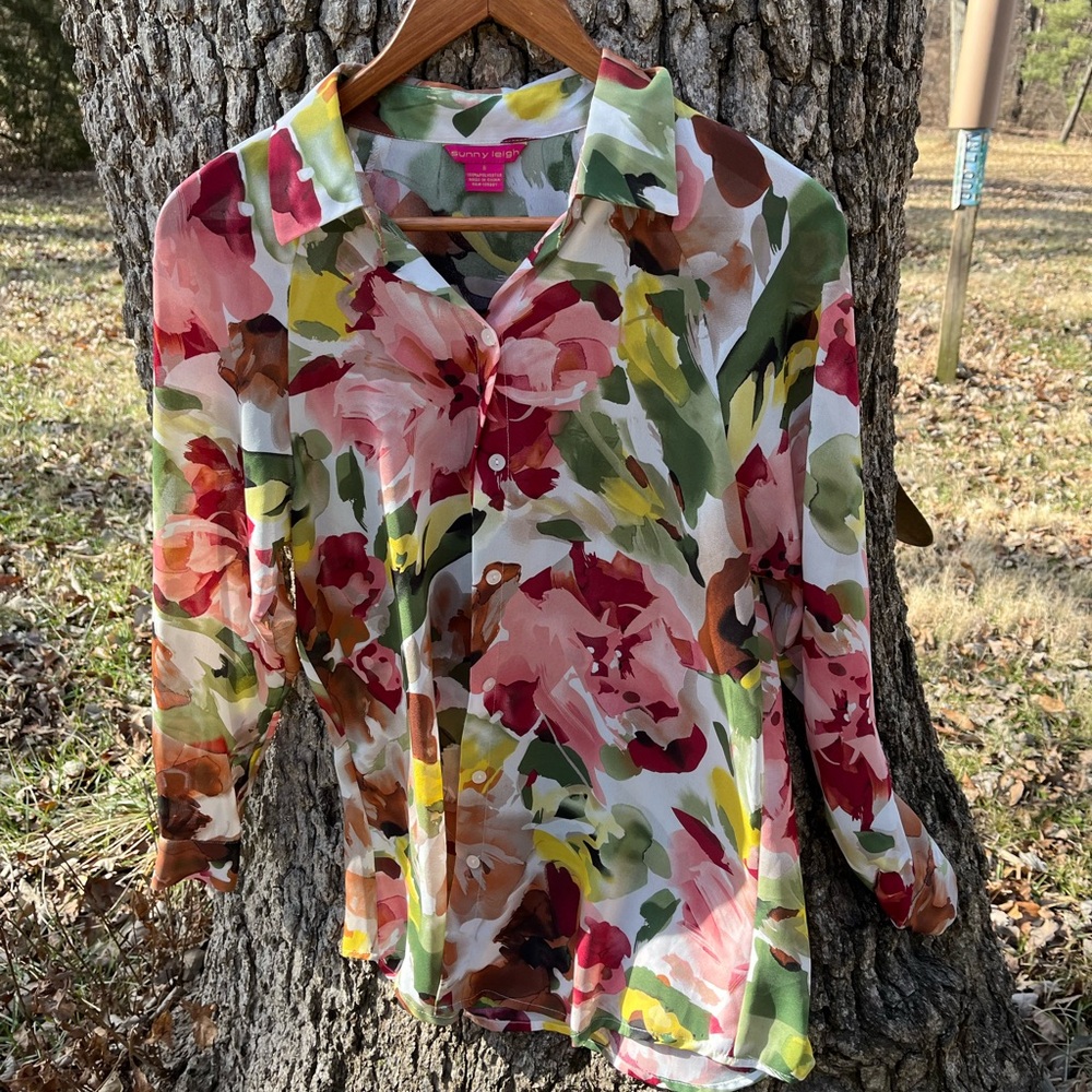 ⬇️Price Drop!⬇️ Sunny Leigh blouse in size S